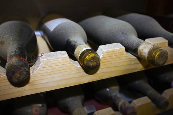 Mettre une cave à vin chez soi : Range bouteille pour frigo achat vin – pas cher – verre
